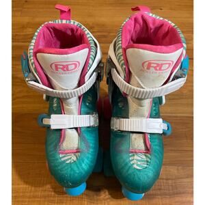 Roller Derby Size 3-6 Roller Skates Green And White, 4 Wheels, Front Stopper.